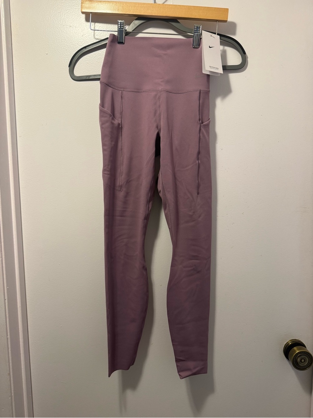 Nike High-Waist purple Leggings with Side Pockets, universa dri fit